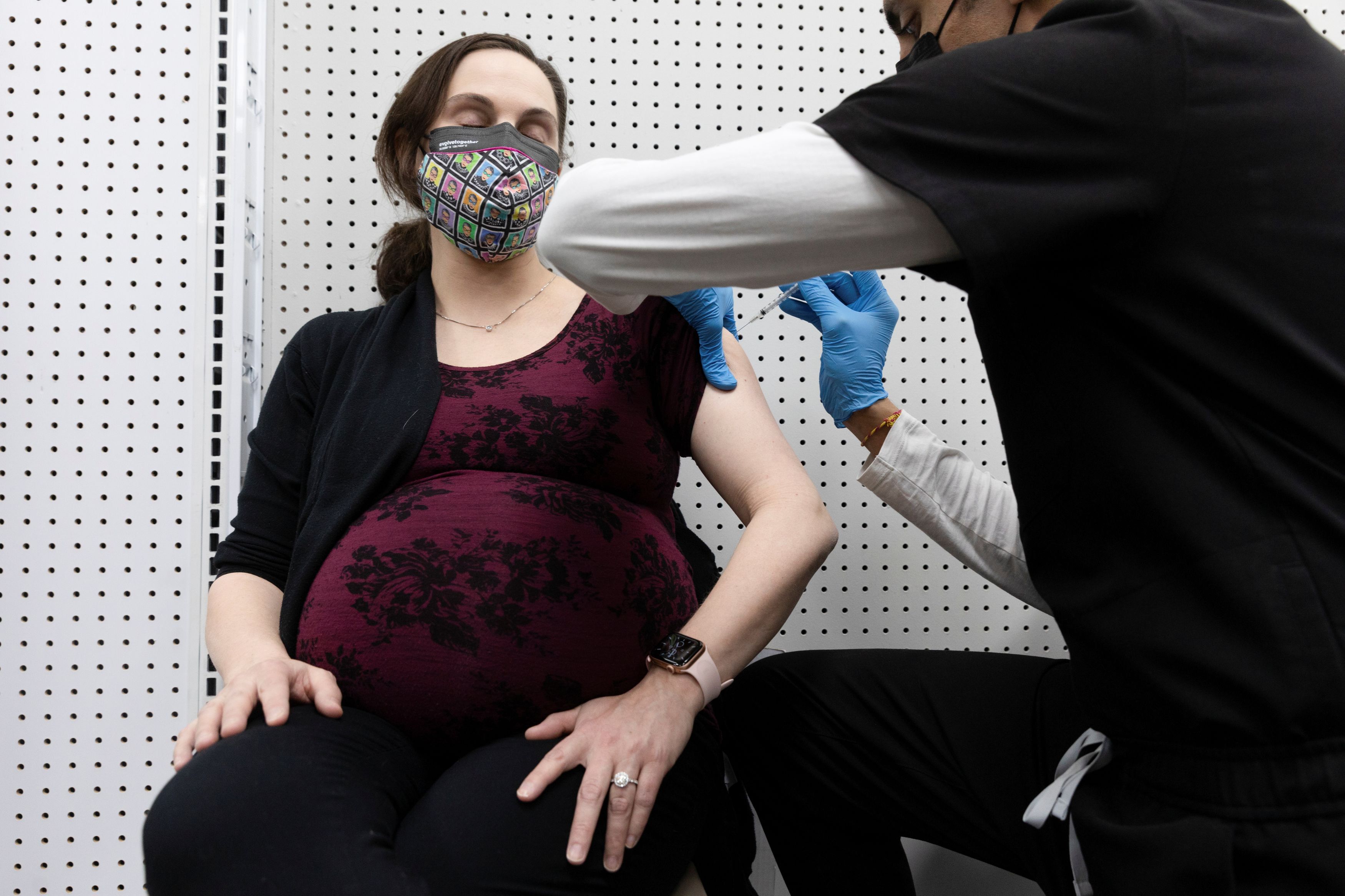 根据以色列和美国的初步结果，孕妇的抗Covid疫苗接种也可能使她们的后代受益。